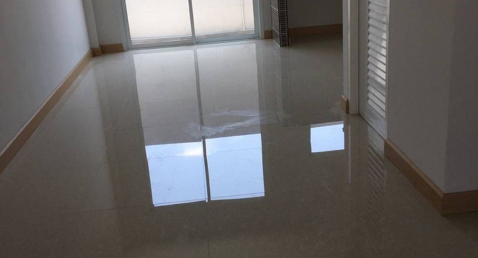 For sale 3 bedrooms townhouse in Mueang Samut Prakan, Samut Prakan