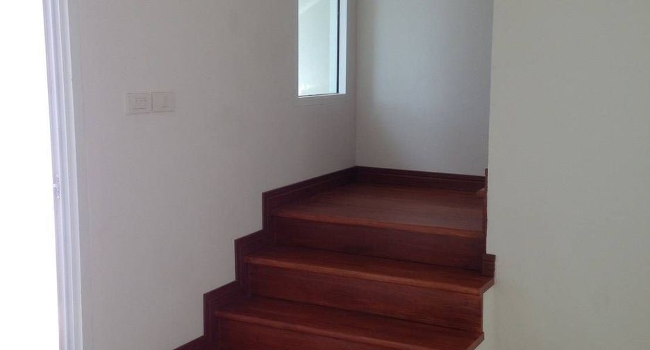For sale 3 bedrooms townhouse in Mueang Samut Prakan, Samut Prakan