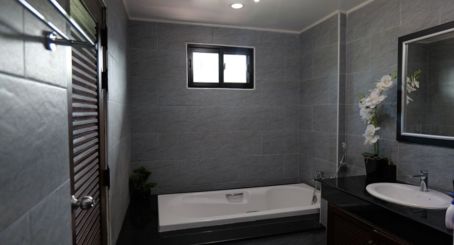For rent 4 ベッドルーム villa in Thalang, Phuket