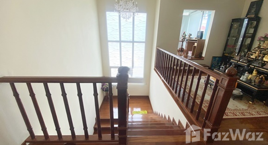 For sale 5 bedrooms house in Bang Kapi, Bangkok