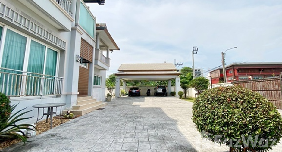 For sale 5 bedrooms house in Bang Kapi, Bangkok