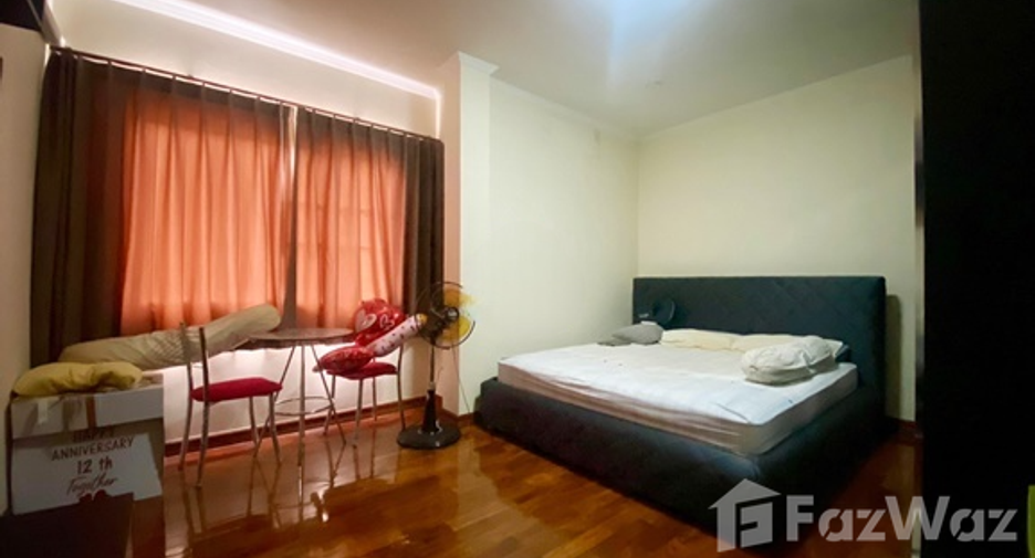 For sale 5 bedrooms house in Bang Kapi, Bangkok
