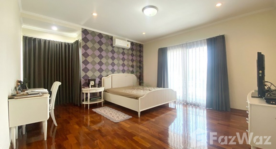 For sale 5 bedrooms house in Bang Kapi, Bangkok