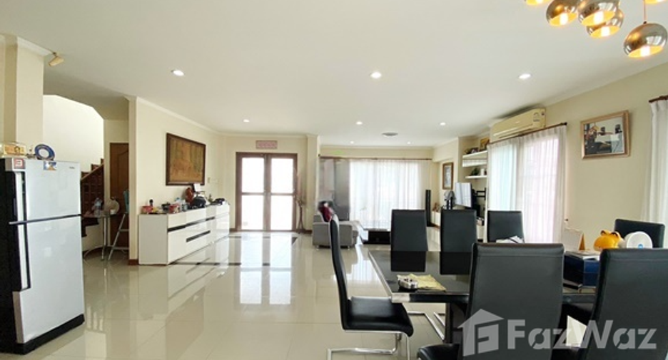 For sale 5 bedrooms house in Bang Kapi, Bangkok