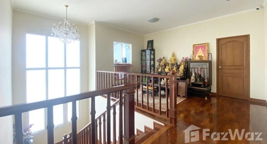For sale 5 bedrooms house in Bang Kapi, Bangkok