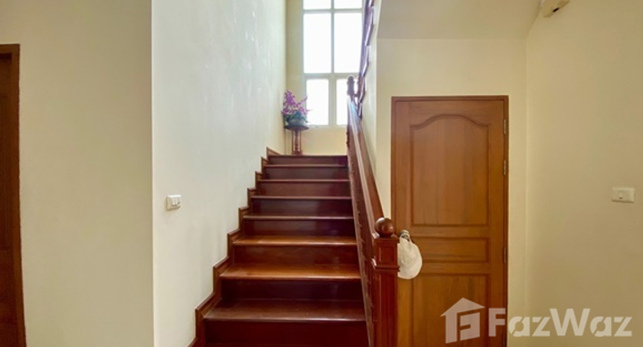 For sale 5 bedrooms house in Bang Kapi, Bangkok