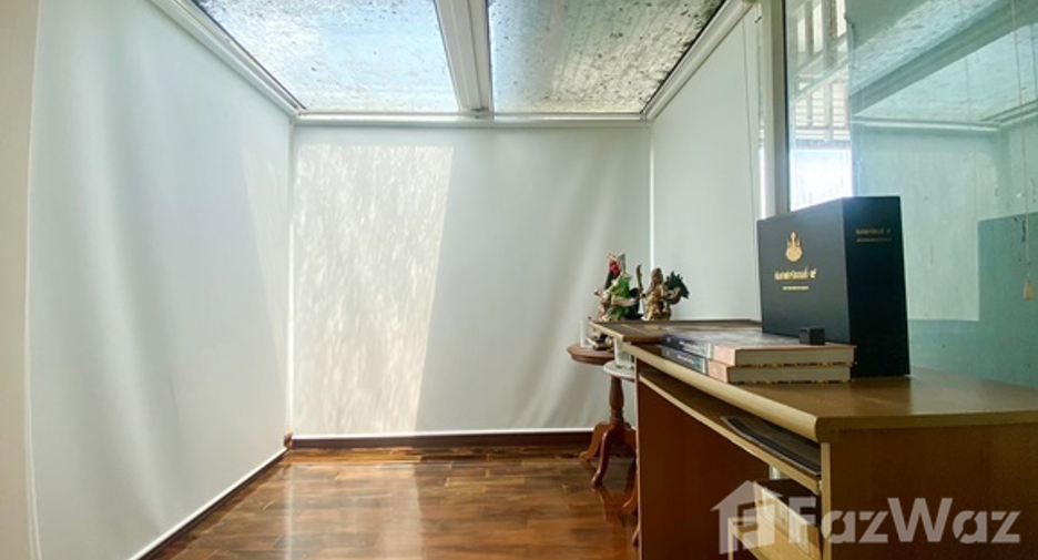 For sale 5 bedrooms house in Bang Kapi, Bangkok