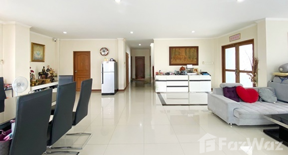 For sale 5 bedrooms house in Bang Kapi, Bangkok