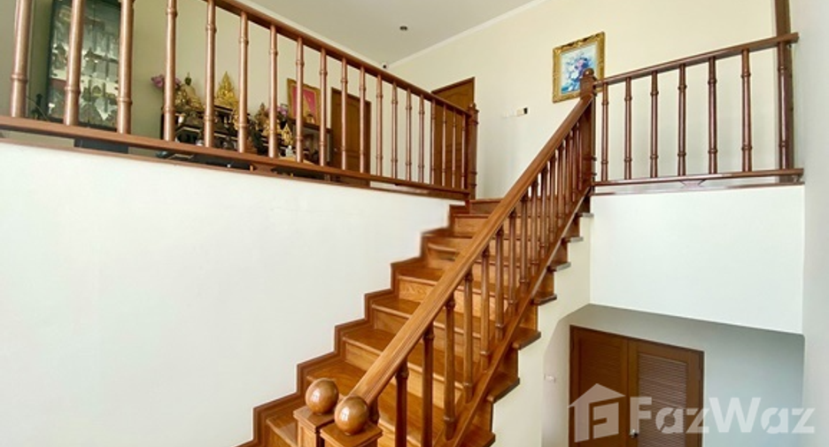 For sale 5 bedrooms house in Bang Kapi, Bangkok
