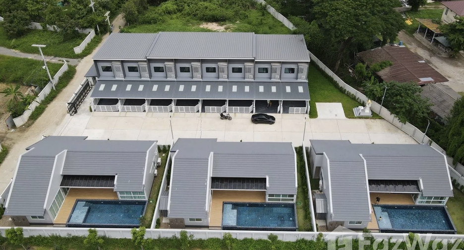 For rent 2 bedrooms townhouse in San Kamphaeng, Chiang Mai