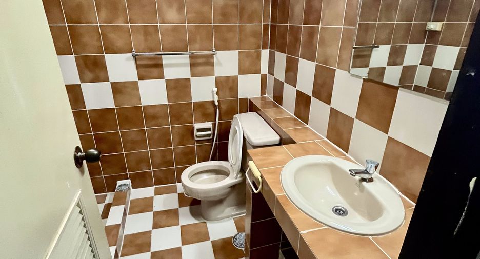 For rent 2 bedrooms condo in Si Racha, Chonburi