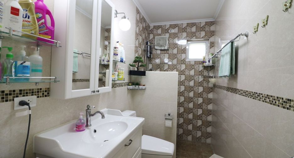 For sale 4 bedrooms house in Lam Plai Mat, Buriram
