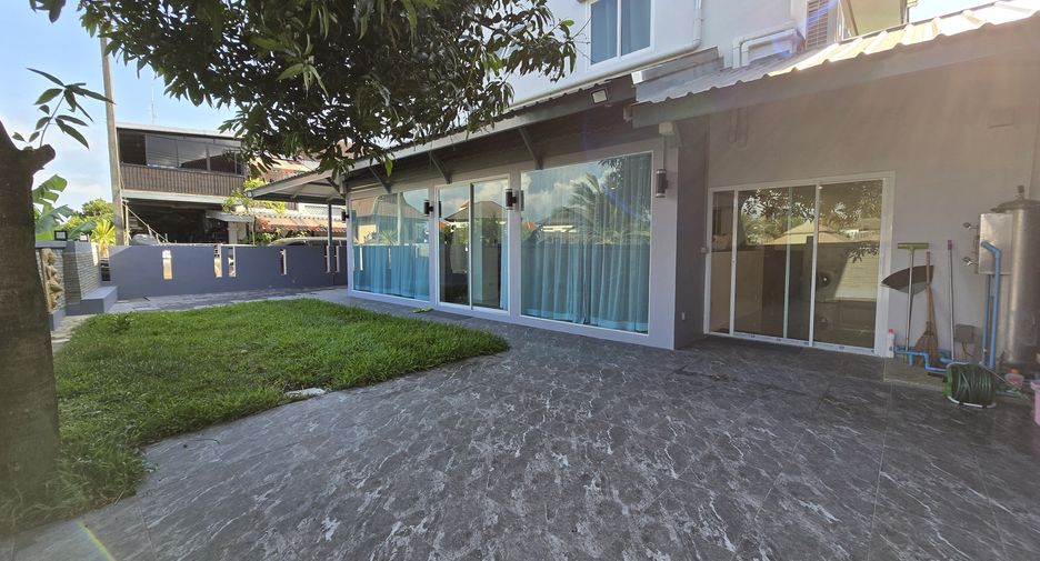 For rent 3 bedrooms townhouse in Mueang Phuket, Phuket