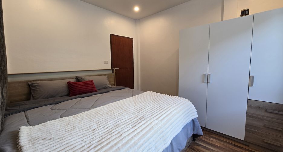 For rent 3 bedrooms townhouse in Mueang Phuket, Phuket