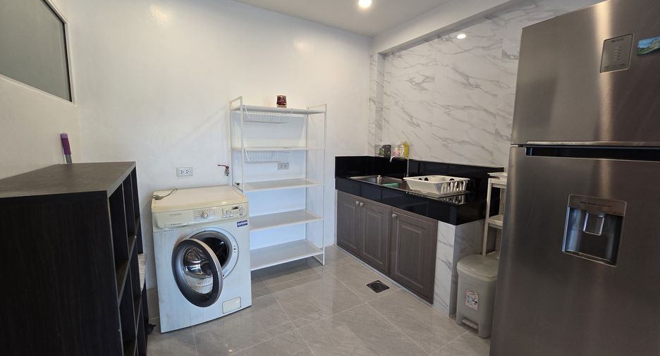 For rent 3 bedrooms townhouse in Mueang Phuket, Phuket