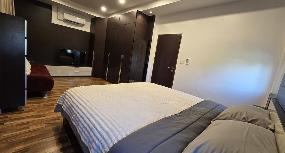 For rent 3 bedrooms townhouse in Mueang Phuket, Phuket