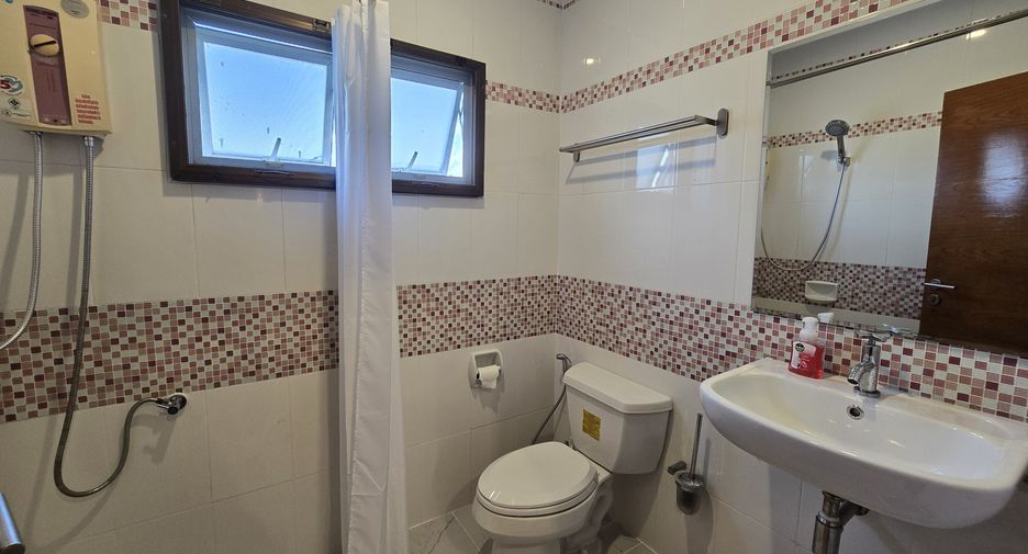 For rent 3 bedrooms townhouse in Mueang Phuket, Phuket