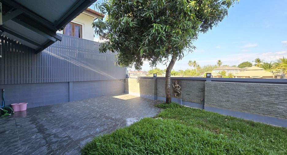 For rent 3 bedrooms townhouse in Mueang Phuket, Phuket