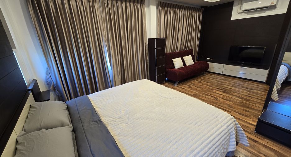 For rent 3 bedrooms townhouse in Mueang Phuket, Phuket