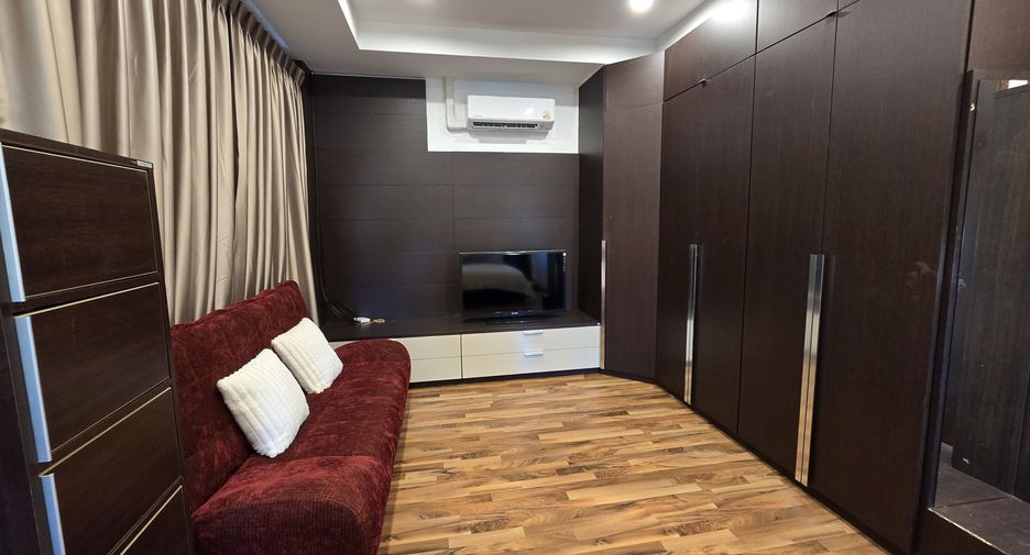 For rent 3 bedrooms townhouse in Mueang Phuket, Phuket