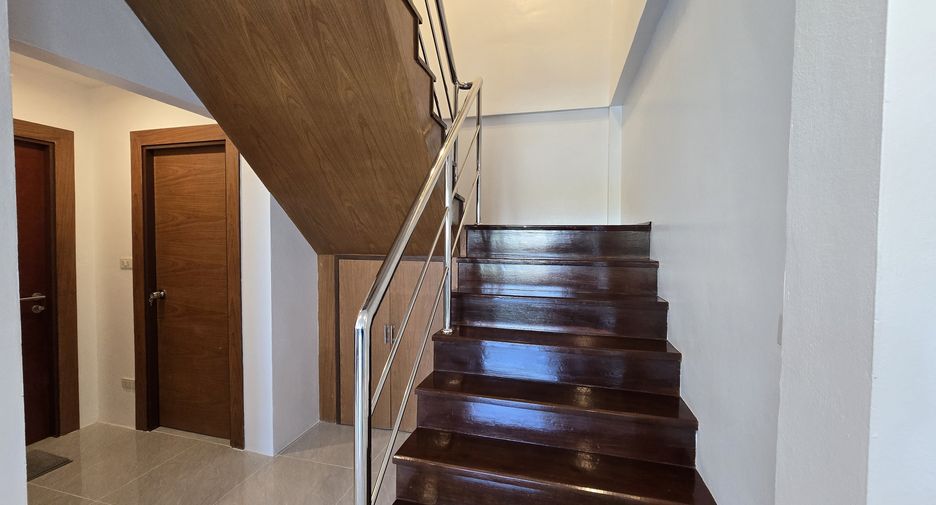 For rent 3 bedrooms townhouse in Mueang Phuket, Phuket