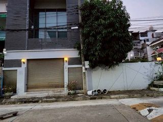 For sale 4 ベッドルーム house in Yan Nawa, Bangkok