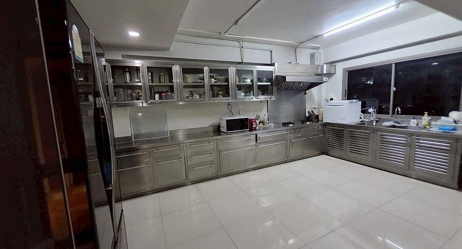 À vendre 4 chambres maison à Yan Nawa, Bangkok
