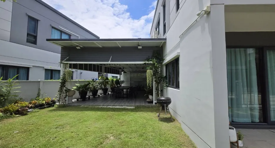 Haus zur Miete mit 5 Zimmer in Mueang Pathum Thani, Pathum Thani