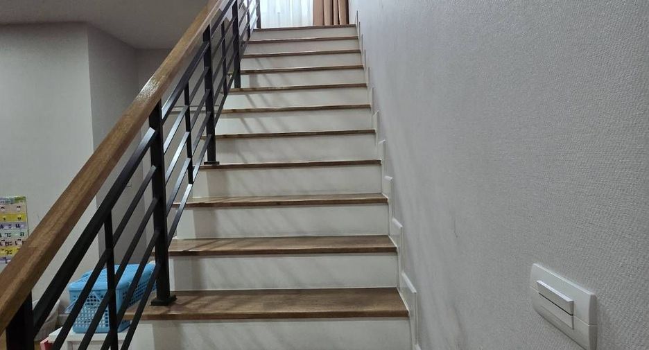 Haus zur Miete mit 5 Zimmer in Mueang Pathum Thani, Pathum Thani