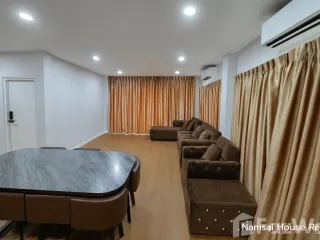 出租 5 卧室 独立屋 在 Mueang Pathum Thani, Pathum Thani