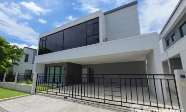 Casa en alquiler de 5 habitaciones en Mueang Pathum Thani, Pathum Thani