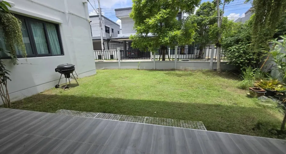 Haus zur Miete mit 5 Zimmer in Mueang Pathum Thani, Pathum Thani
