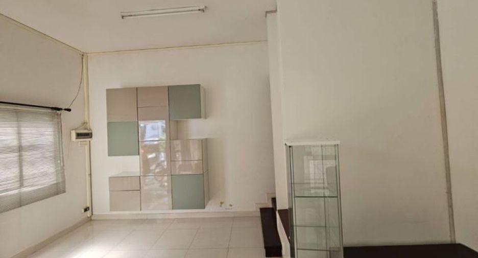 For rent 3 bedrooms townhouse in Pak Kret, Nonthaburi