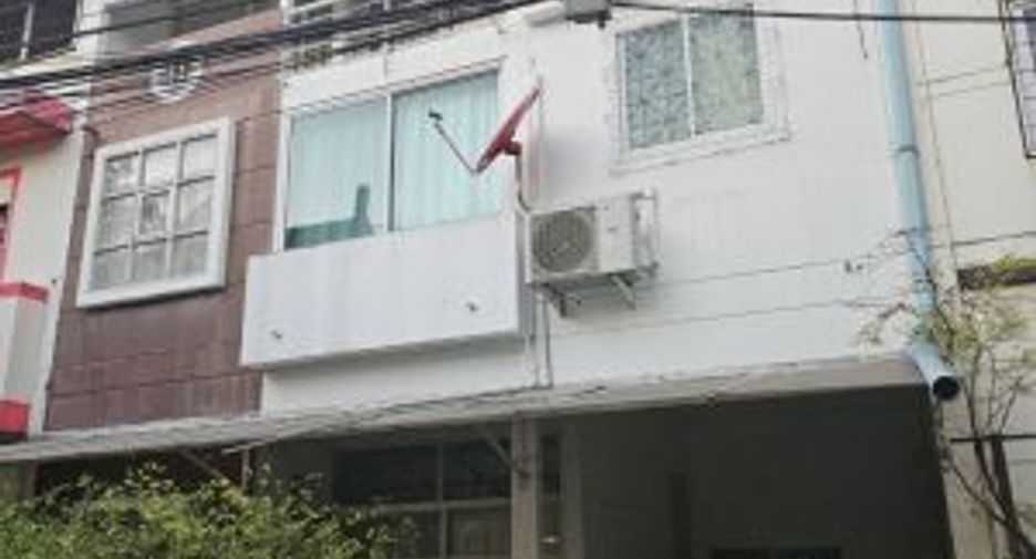 For rent 3 bedrooms townhouse in Pak Kret, Nonthaburi