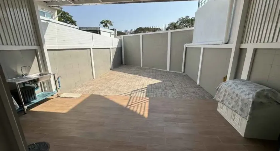 For rent 3 bedrooms townhouse in Mueang Chiang Mai, Chiang Mai