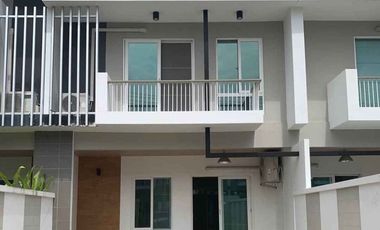 For rent 3 bedrooms townhouse in Mueang Chiang Mai, Chiang Mai