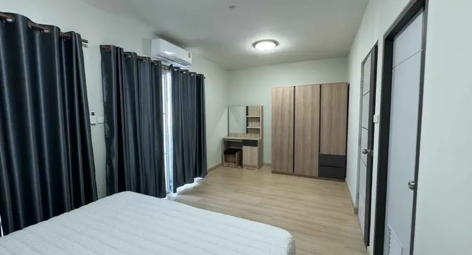 For rent 3 bedrooms townhouse in Mueang Chiang Mai, Chiang Mai