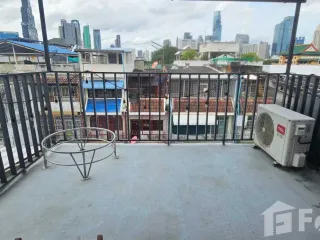 出售 3 卧室 联排别墅 在 沙吞, 曼谷