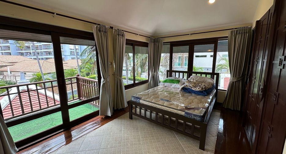 For rent 4 bedrooms villa in Bang Lamung, Chonburi