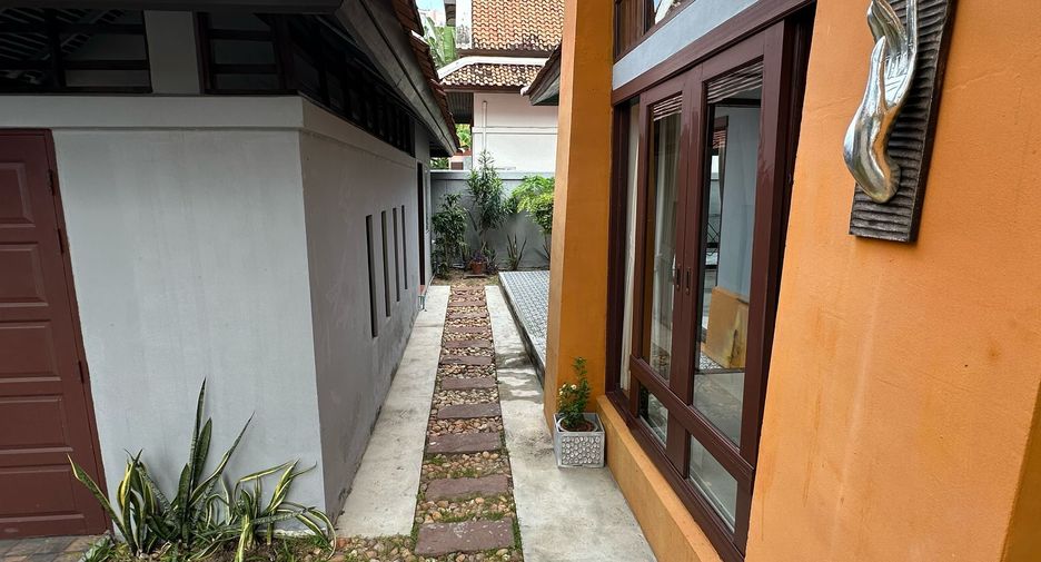For rent 4 bedrooms villa in Bang Lamung, Chonburi