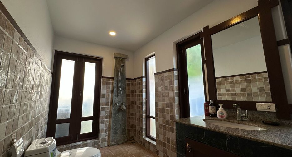 For rent 4 bedrooms villa in Bang Lamung, Chonburi