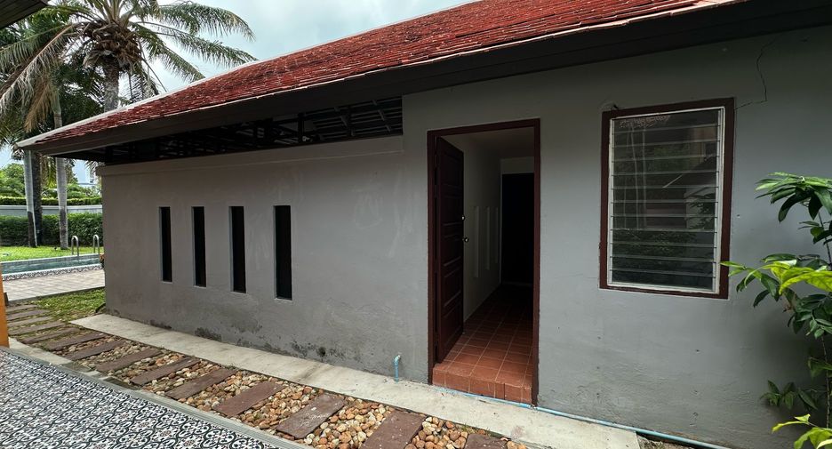 For rent 4 bedrooms villa in Bang Lamung, Chonburi