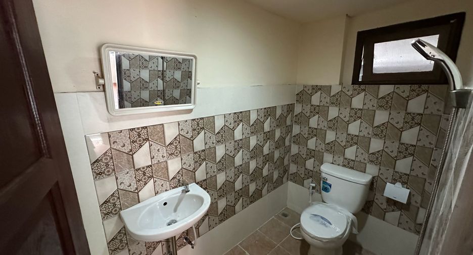 For rent 4 bedrooms villa in Bang Lamung, Chonburi