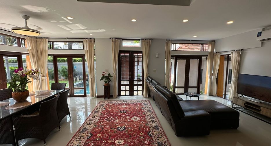 For rent 4 bedrooms villa in Bang Lamung, Chonburi