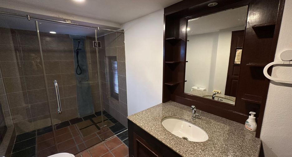 For rent 4 bedrooms villa in Bang Lamung, Chonburi