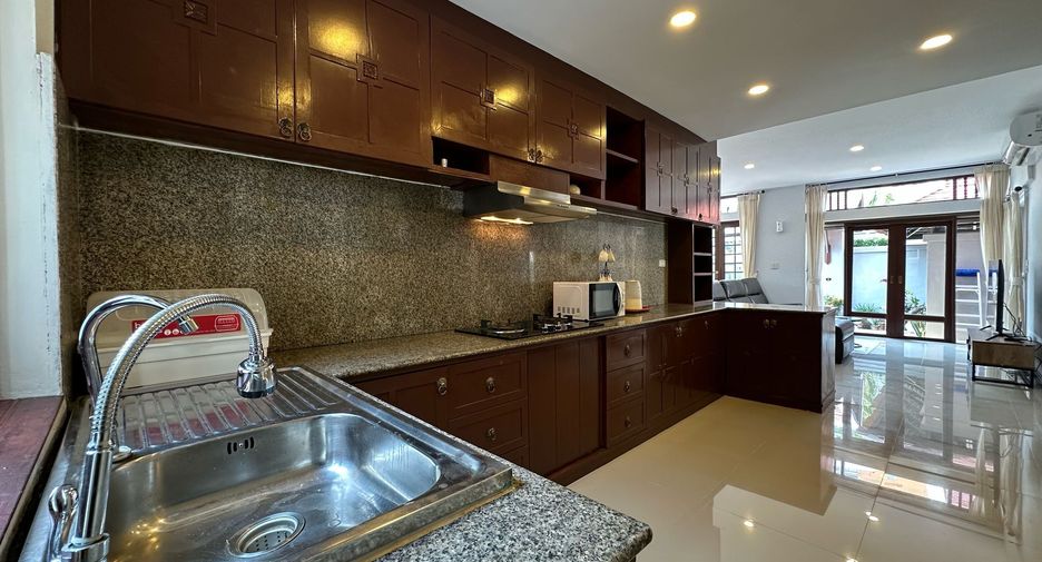For rent 4 bedrooms villa in Bang Lamung, Chonburi