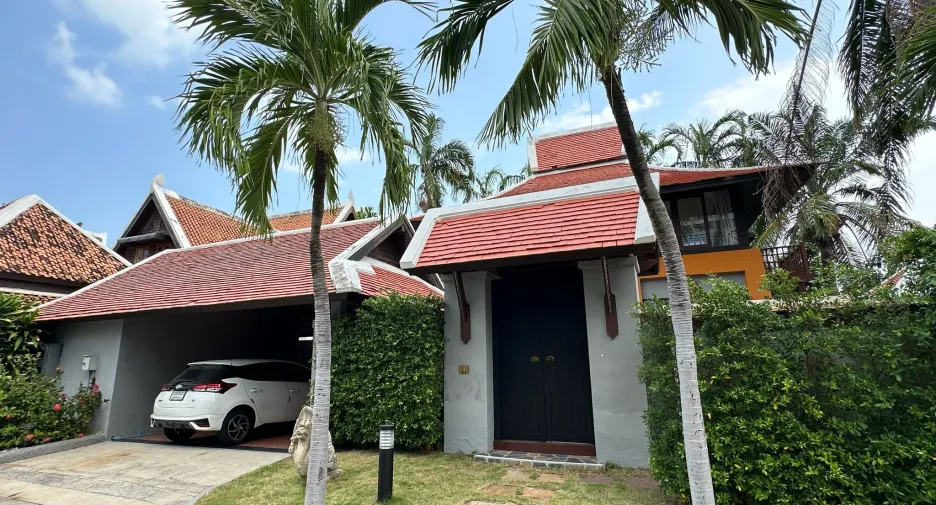 For rent 4 bedrooms villa in Bang Lamung, Chonburi