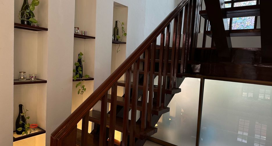 For rent 4 bedrooms villa in Bang Lamung, Chonburi