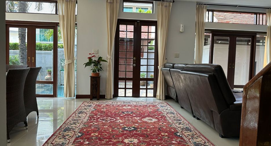 For rent 4 bedrooms villa in Bang Lamung, Chonburi