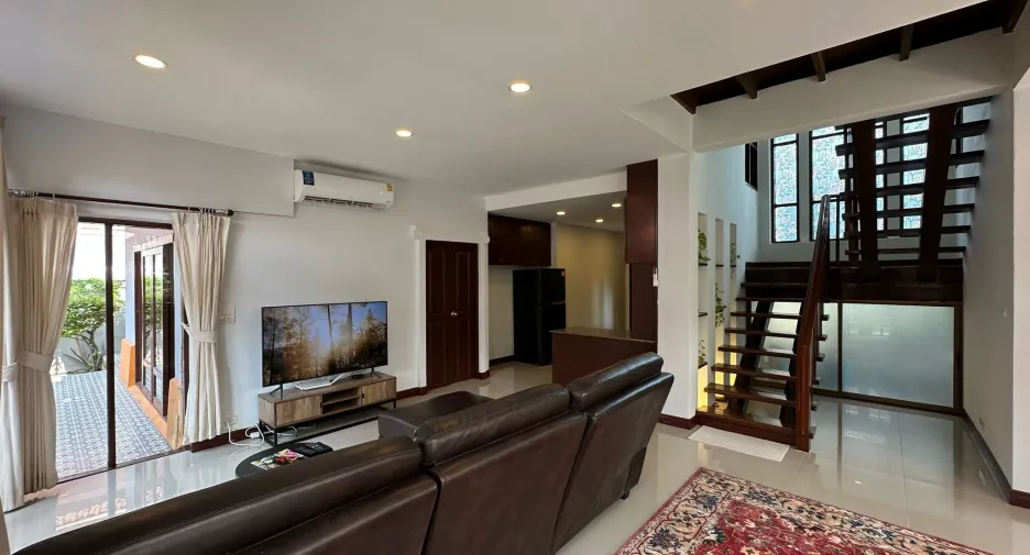 For rent 4 bedrooms villa in Bang Lamung, Chonburi